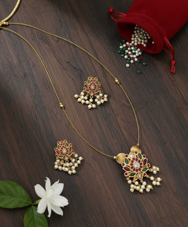 Lotus Kemp Pearl Necklace